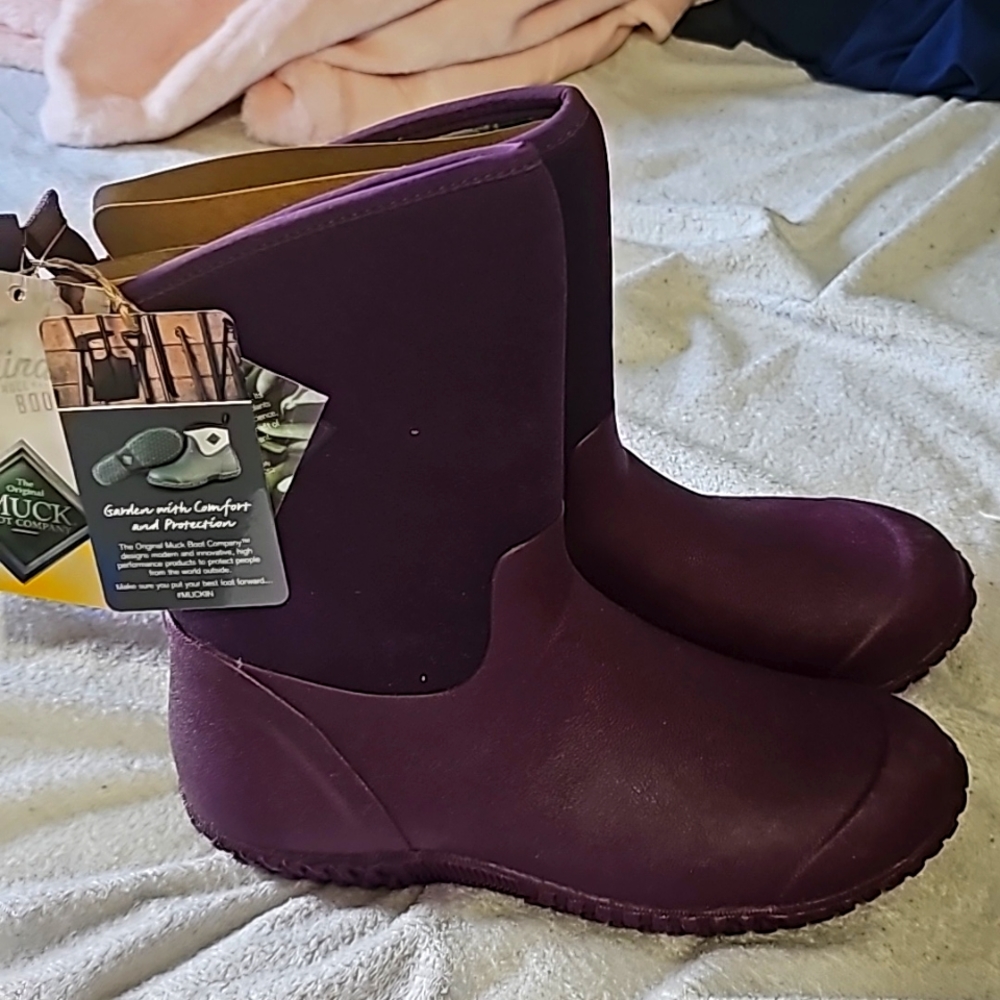 NWT Muck boots